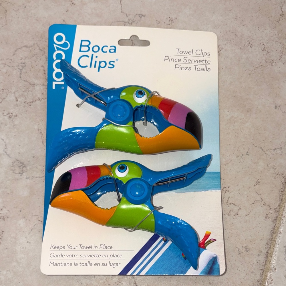 Towel Clips: Set of 2 keeps your towel in place